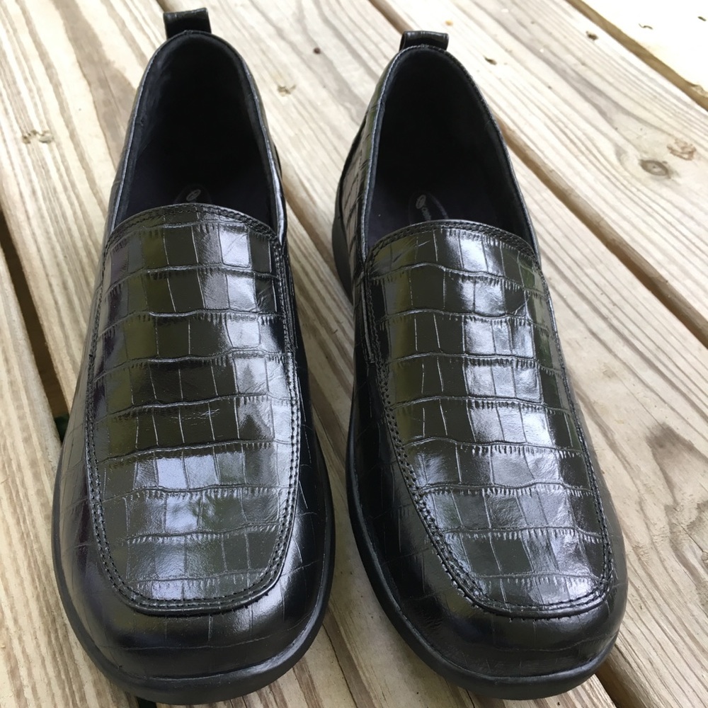 Aetrex 9.5 Rosalynn black leather loafer faux croc